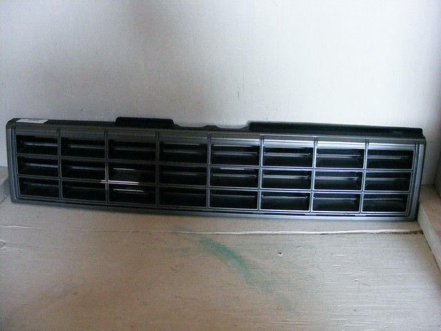 NISSAN SENTRA GRILLE 84 85  