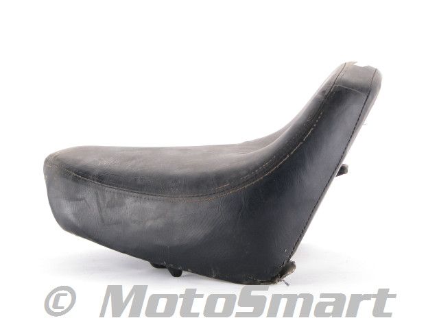   Yamaha Maxim XJ700N Driver Rider Front Seat   1AA 24710 0   Image 03