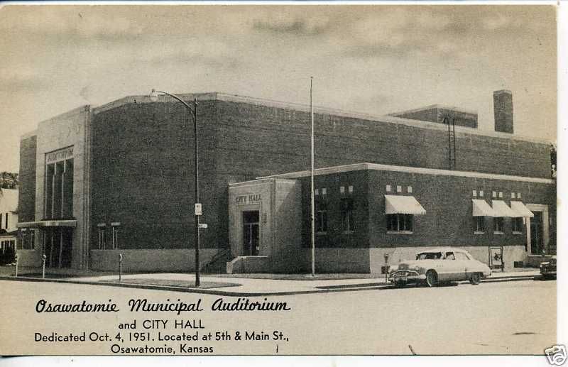 OSAWATOMIE KANSAS CITY HALL 1950s CARS POSTCARD B&W  