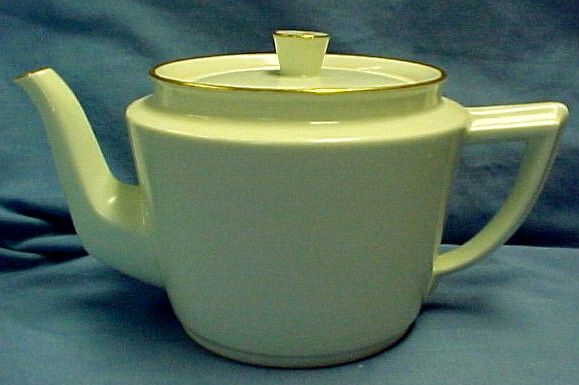 is presenting a royal copenhagen gold fan smooth full size teapot in 