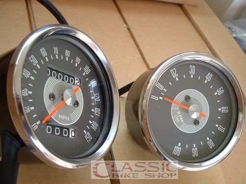 TRIUMPH T120 TR6 SPEEDO AND REV COUNTER  