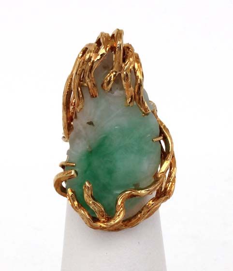 EXQUISITE VINTAGE 18K GOLD HAND CARVED JADE LADIES RING  