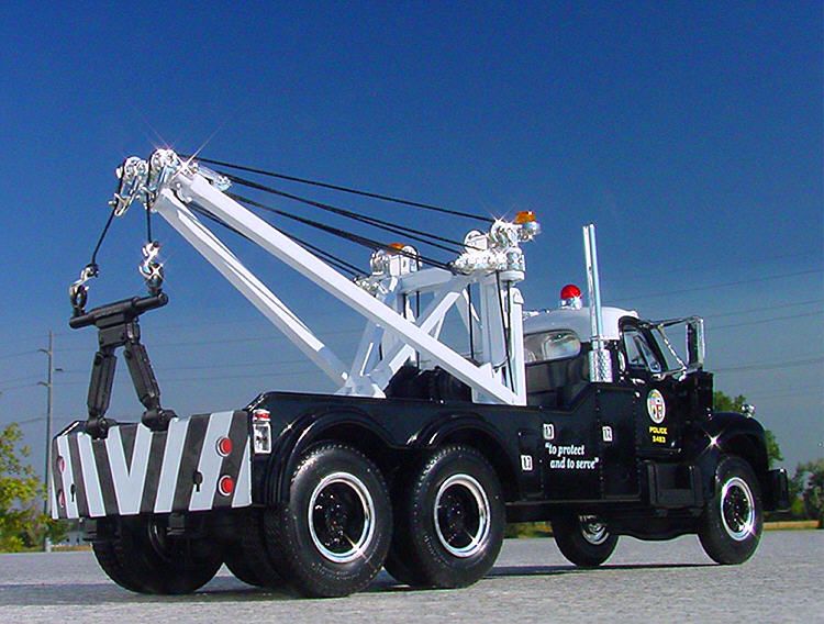 LOS ANGELES POLICE LAPD B Mack WRECKER   First Gear TOW  