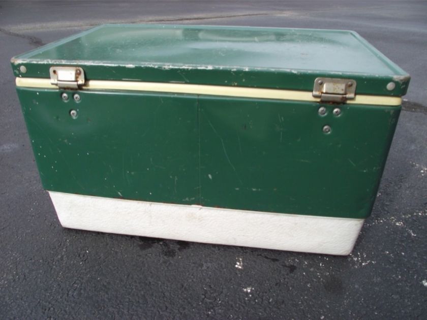 Vintage 1975 green Coleman cooler, steel and plastic  