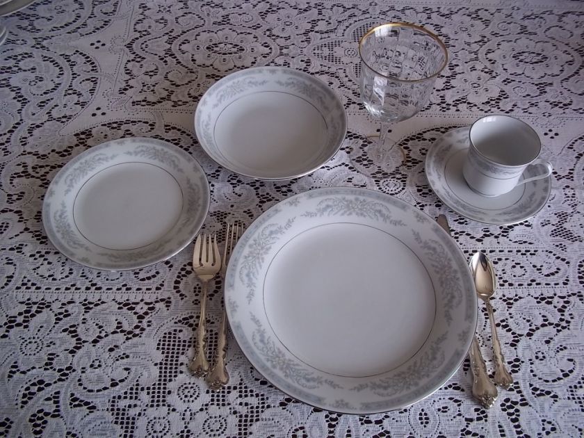 44pc Set FAIRFIELD FINE CHINA   Diana Pattern MINT  