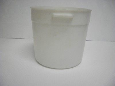 CAMBRO 6qt. Round Food Storage Container, RFS6. 9 good  