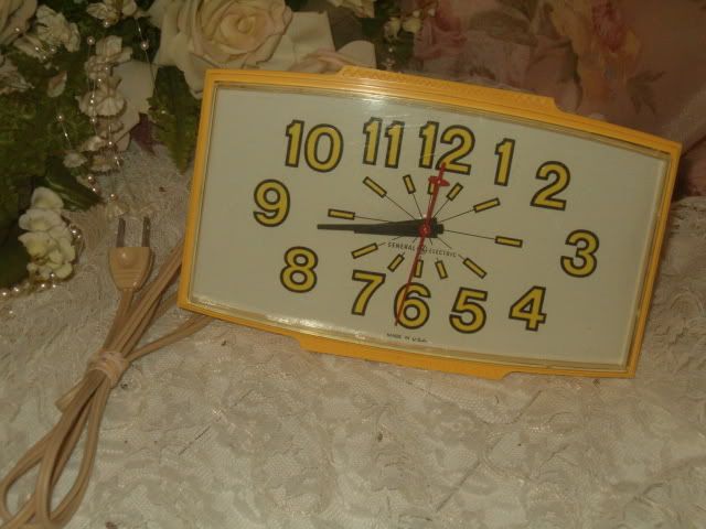 SHABBY COTTAGE VINTAGE RETRO KITCHEN WALL CLOCK YELLOW GOLDENROD PARIS 