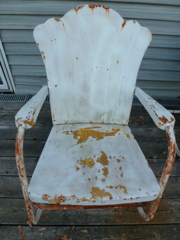 VINTAGE METAL YELLOW & WHITE OUTDOOR PATIO YARD ROCKING CHAIR  